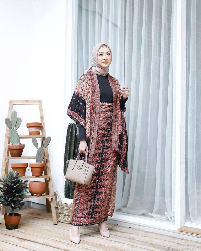 Minimalis Dan Anggun, Ini 7 Inspirasi Outfit Kondangan Ala Selebgram ...