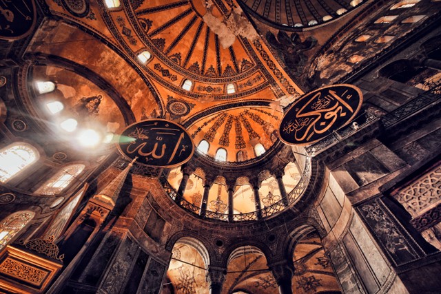 Ilustrasi lafaz Allah. Foto: Unsplash