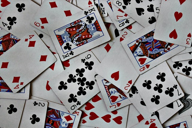 Ilustrasi permainan kartu poker. Foto: Unsplash