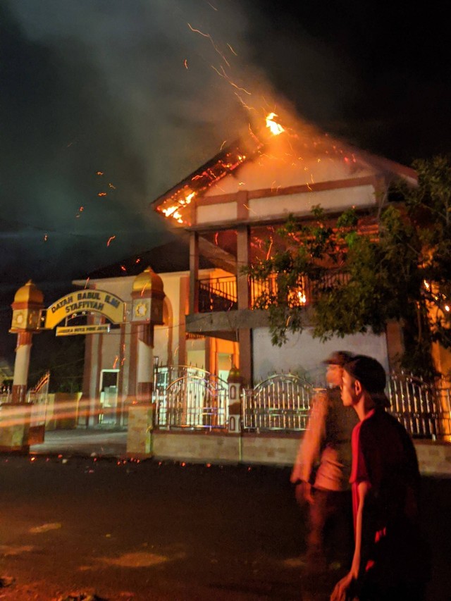 Kebakaran di Pesantren Babul Ilmi Pidie Jaya, Aceh. Foto: Dok. BPBA