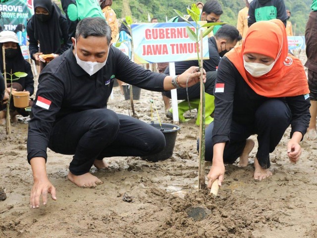 Gubernur Khofifah Diganjar Penghargaan Nirwasita Tantra 2021