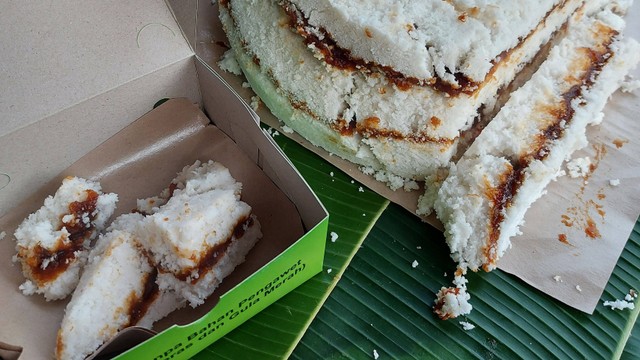 Kue dongkal khas Betawi di Mampang Prapatan, Jaksel. Foto: Azalia Amadea/Kumparan