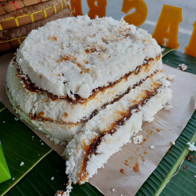 Kue dongkal khas Betawi di Mampang Prapatan, Jaksel. Foto: Azalia Amadea/Kumparan