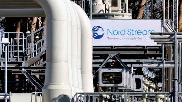 Pipa di fasilitas pendaratan pipa gas 'Nord Stream 1' digambarkan di Lubmin, Jerman, 8 Maret 2022. Foto: Hannibal Hanschke/REUTERS
