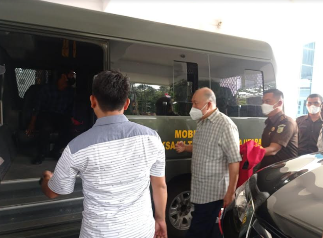 Kejati Sumut saat melakukan penahanan Direktur PT ACR Medan (Kejaksaan Sumut).