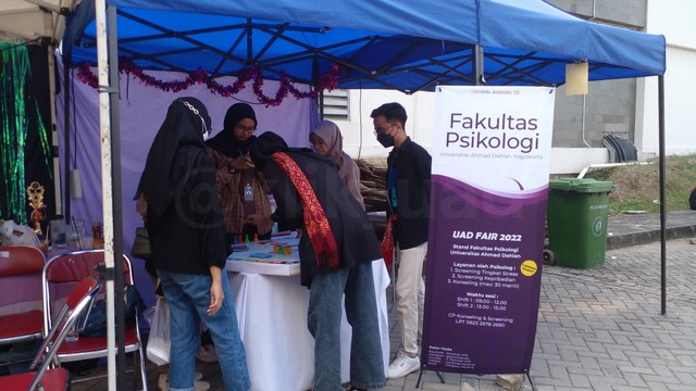 Booth Fakultas Psikologi di Universitas Ahmad Dahlan (UAD) FAIR 2022 (Foto: Tsabita)