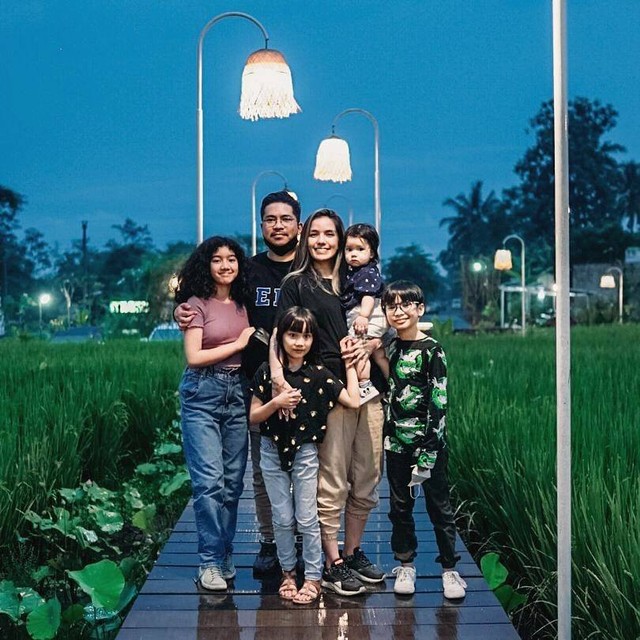 Sheila Marcia dan anak-anaknya. Foto: Instagram/@itssheilamj