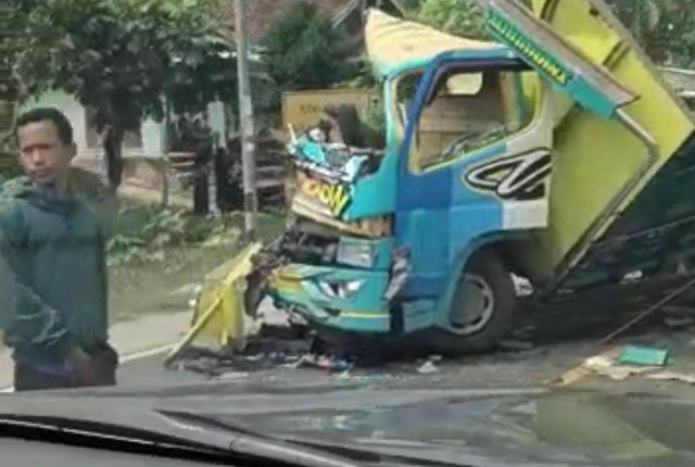 Truk tabrak truk di Lampung Selatan, Kamis (21/7/2022) | Foto: ist