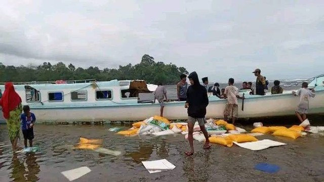 Speedboat terbalik di Seram Bagian Timur, Maluku, Kamis (21/7/2022). Foto: Dok. Istimewa