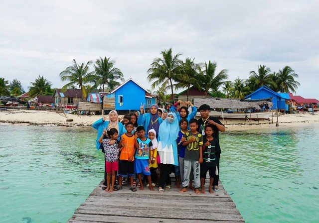 Salah satu kelompok KKN di wilayah Kepulauan. Foto: dok. IAIN Kendari
