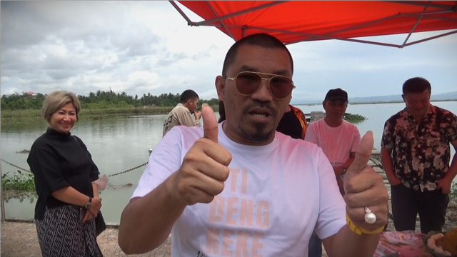Rony Imannuel atau Mongol Stres saat berada di lokasi syuting film "Uti deng Keke di Gorontalo. Jumat, (22/7). Foto: Dok banthayo