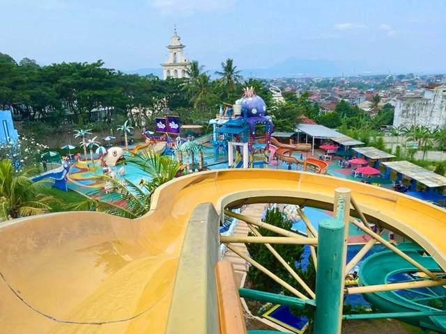 Waterpark Citra Garden, Senin (11/7/2022) | Foto: Roza Hariqo/Lampung Geh