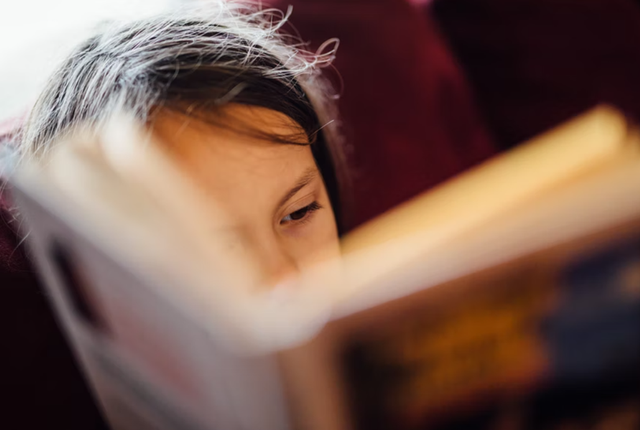Ilustrasi anak belajar di rumah. Foto: unsplash.com/johnnymcclung