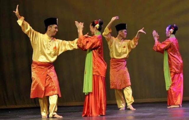 Ilustrasi Tari Sirih Kuning asal Suku Betawi. Foto: Laman Resmi Kemdikbud RI