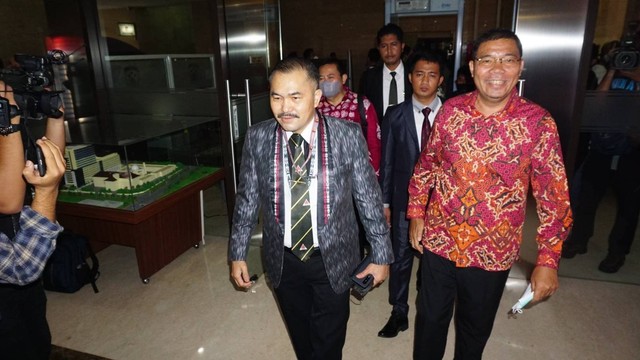 Kuasa Hukum keluarga Brigadir Yosua Kamarudin Simanjutak (kiri) dan Johnson Panjaitan (kanan) di Bareskrim Polri, Senin (18/7/2022). Foto: Iqbal Firdaus/kumparan