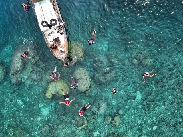 Rekomendasi tempat snorkeling di Lampung, foto unplash, Eggy Febryano