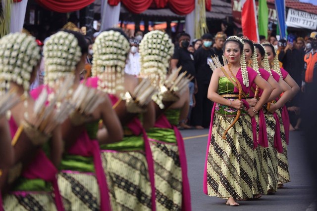 Upacara Adat Seren Taun di Kabupaten Kuningan, Jawa Barat, tahun ini mulai kembali diadakan cukup meriah. (Andri)