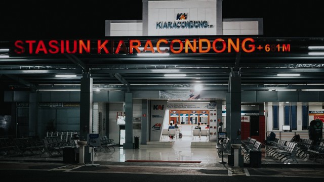 Cek Tarif Parkir Stasiun Kiaracondong 2022. Foto : Unsplash/ Falaq Lazuardi