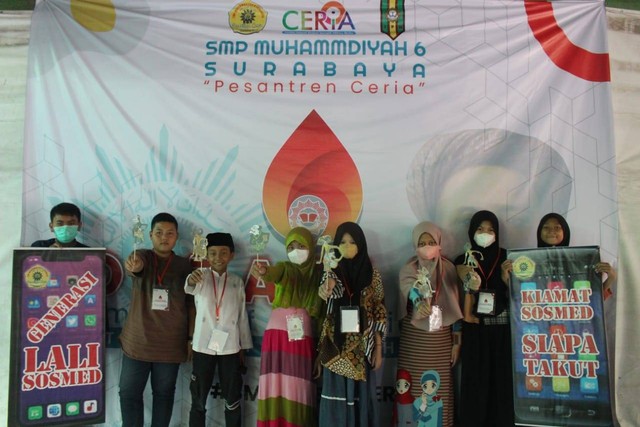 Peringati Hari Anak, Siswa SMP di Surabaya Jadi Generasi Lali Sosmed