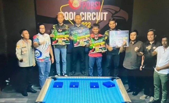Feri Satriyadi, pebiliar asal Kota Pontianak, meraih juara 1 dalam ajang POBSI Pool Circuit 2022 seri I. Foto: Dok. Feri Satiriadi