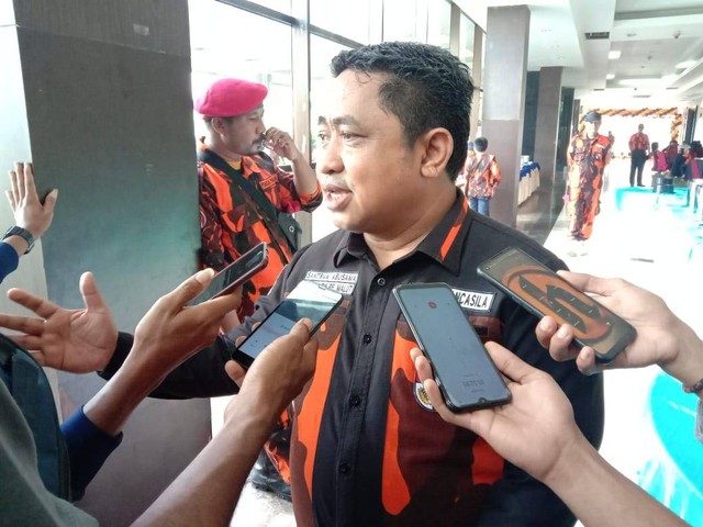 Ketua MPW Pemuda Pancasila Maluku Utara Santrani Abusama di sela-sela Muswil MPW PP ke IV di Hotel Bela Ternate. Foto: Nurkholis Lamaau/cermat