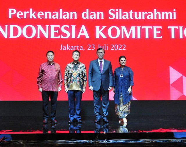 (Ki-ka) Ketua Kadin Komite Indonesia Tiongkok (KIKT) Garibaldi Thohir, Duta Besar China untuk Indonesia Lu Kang, Menteri Koordinator Bidang Kemaritiman dan Investasi Luhut Binsar Pandjaitan, dan Wakil Ketua Umum IV KADIN Indonesia Carmelita Hartoto. Foto: Dok KIKT