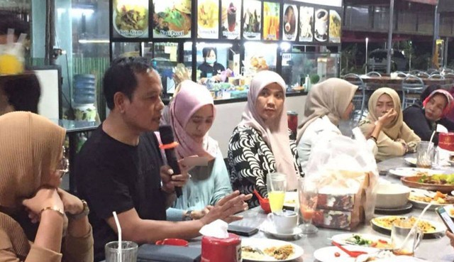 Katika Legislator PDIP Surabaya Bahas Dinamika Sosial Bareng Ibu-ibu