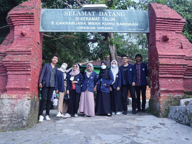 Mahasiswa KKN-T Cirebon-07 IPB University 2022 berkunjung ke Keramat Talun (dok. pribadi)