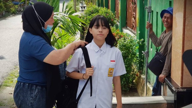 Lana Victoria, pemeran Maria atau Keke kecil bersama make up artis. Foto: Dok banthayo