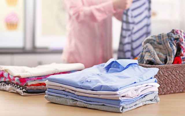 Ilustrasi mencuci pakaian berdasarkan bahannya. Foto: Shutterstock