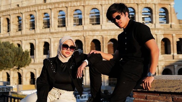 Atta Halilintar dan Aurel Hermansyah saat liburan ke Italia. Foto: Instagram/@attahalilintar