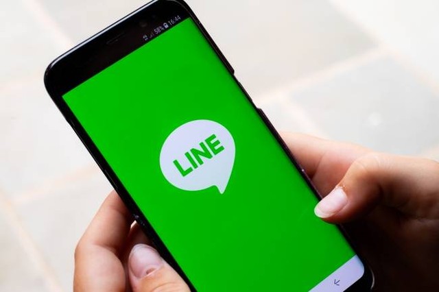 Line merupakan apliksi berbagi pesan secara gratis dan instan yang bisa digunakan dalam beragam perangkat. Foto: Unsplash.com