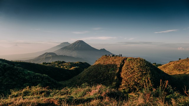 wisata pegunungan jawa tengah. sumber foto : unsplash/andri hermawan.