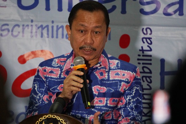 Ketua Komnas HAM, Ahmad Taufan Damanik memberikan keterangan mengenai pemanggilan 7 ajudan di Komnas HAM, Jakarta, Selasa (26/7/2022). Foto: Jamal Ramadhan/kumparan