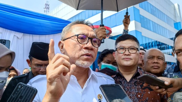 Menteri Perdagangan Zulkifli Hasan dalam acara pelepasan ekspor baja PT GRP di Bekasi, Selasa (26/7/2022). Foto: Narda Margaretha Sinambela/kumparan