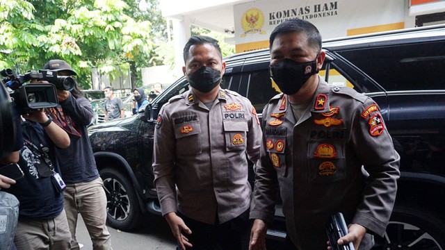 Karopenmas Divhumas Polri, Brigjen. Pol. Ahmad Ramadhan tiba di Komnas HAM, Jakarta, Selasa (26/7/2022). Foto: Jamal Ramadhan/kumparan