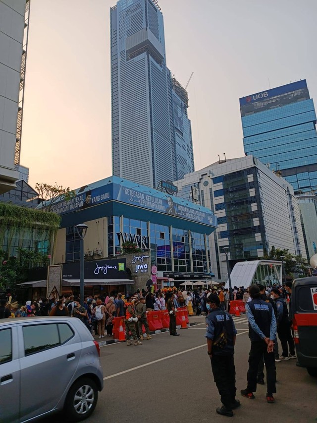 Situasi terkini kawasan Dukuh Atas lokasi Citayam Fashion Week pada Selasa (26/7/2022) Sore. Foto: Ainun Nabila/kumparan