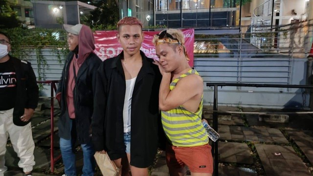 Barbie dan Babu, pengunjung Citayem Fashion Week, di kawasan Dukuh Atas, Sudirman, Jakarta Selasa (26/7/2022). Foto: Ainun Nabila/kumparan