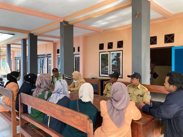 Pertemuan dengan perangkat desa Kemuning Lor, Jember.