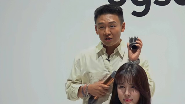 Sesi virtual K-Styling dengan Dyson Airwrap Multi-Styler bersama Hairstylist Blackpink, Kim Sun-woo, pada Senin (25/07/2022). Foto: Dok. Dyson