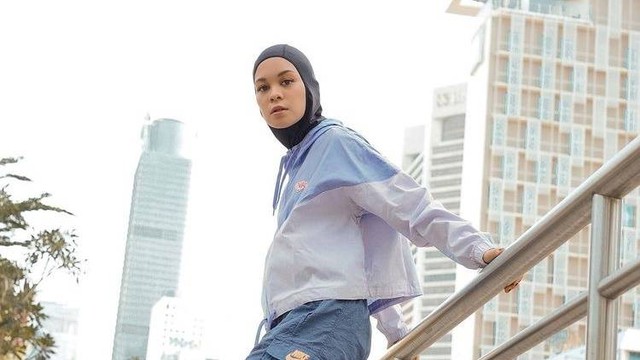 Ilustrasi tips memilih outfit hijab untuk jogging. Foto: Instagram.com/tantrinamirah