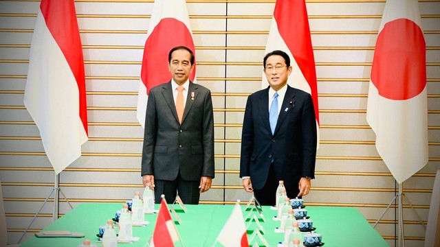 Presiden Jokowi melakukan pertemuan bilateral dengan Perdana Menteri Kishida Fumio, Kantor Perdana Menteri Jepang, Tokyo, Rabu (27/7/2022). Foto: Laily Rachev/Biro Pers Sekretariat Presiden