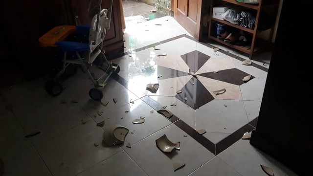 Kondisi barang yang pecah diduga akibat gangguan makhluk gaib di sebuah rumah di Sleman, Rabu (27/7/2022). Foto: Dok. Pribadi