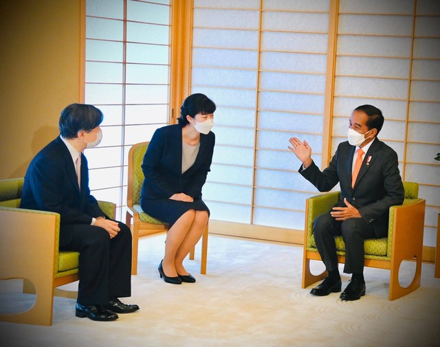 Presiden Jokowi saat melakukan kunjungan kehormatan kepada Kaisar Jepang Naruhito di Istana Kekaisaran Jepang, Tokyo, Rabu (27/7/2022). Foto: Laily Rachev/Biro Pers Sekretariat Presiden