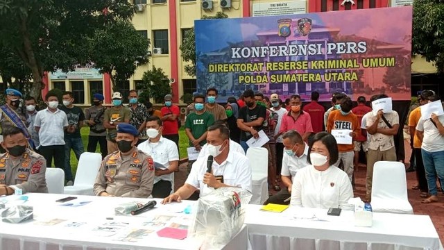 Polda Sumut saat memaparkan kasus penyeludupan 91 PMI Ilegal, Rabu (27/7/2022). Foto: Dok. Istimewa