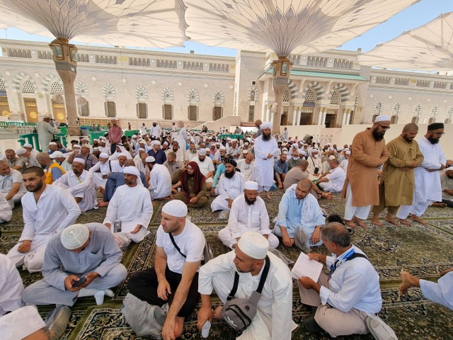 Antre menuju Raudhah di Masjid Nabawi.
 Foto: Muhammad Iqbal/kumparan