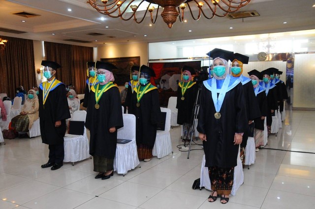 Prosesi wisuda Politeknik Hang Tuah Jakarta.