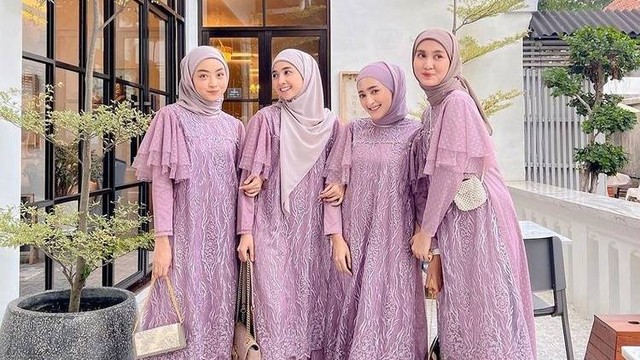 Ilustrasi inspirasi model gaun bridesmaid untuk hijabers. Foto: Instagram.com/bridesmaid_hijab