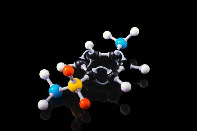 Ilustrasi  rumus molekul yang menyatakan hidrokarbon jenuh, sumber foto Terry Vlisidis on Unsplash