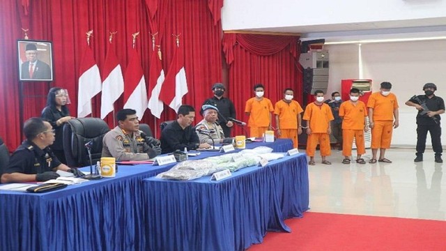 Pelaku pengedar narkoba dibekuk Polda Riau (Defri Candra/Selasar Riau)